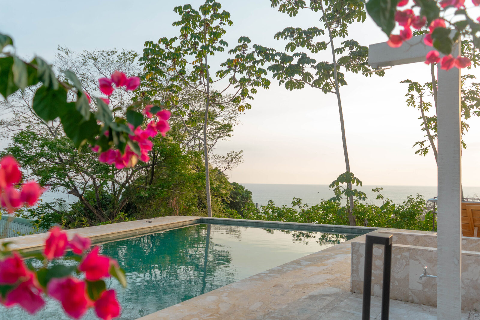 Jacó Nightlife Guide 2026: Bars, Clubs & Beach Party Scene